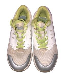 Vionic sneakers size 9